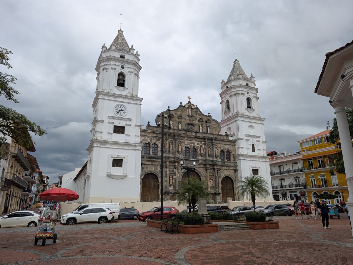 Catedral Metropolitana, Plaza de la Independencia