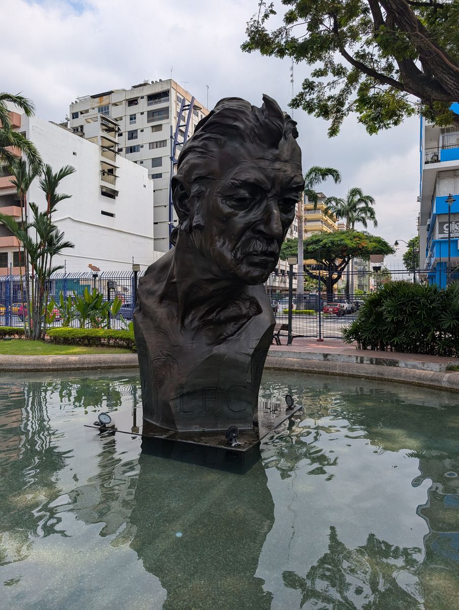 León Febres-Cordero, the mayor behind the Malecón, in a lagoon
