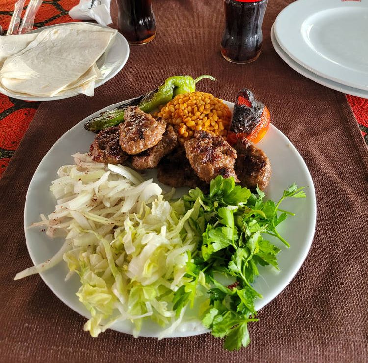 Dinner: köfte with salad and grilled peppers