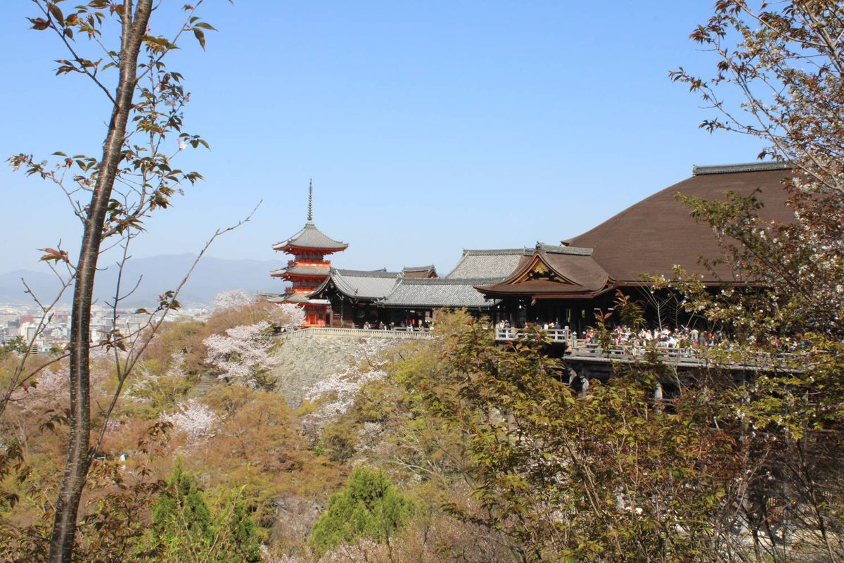The temple on the hillside, a pagoda behind
