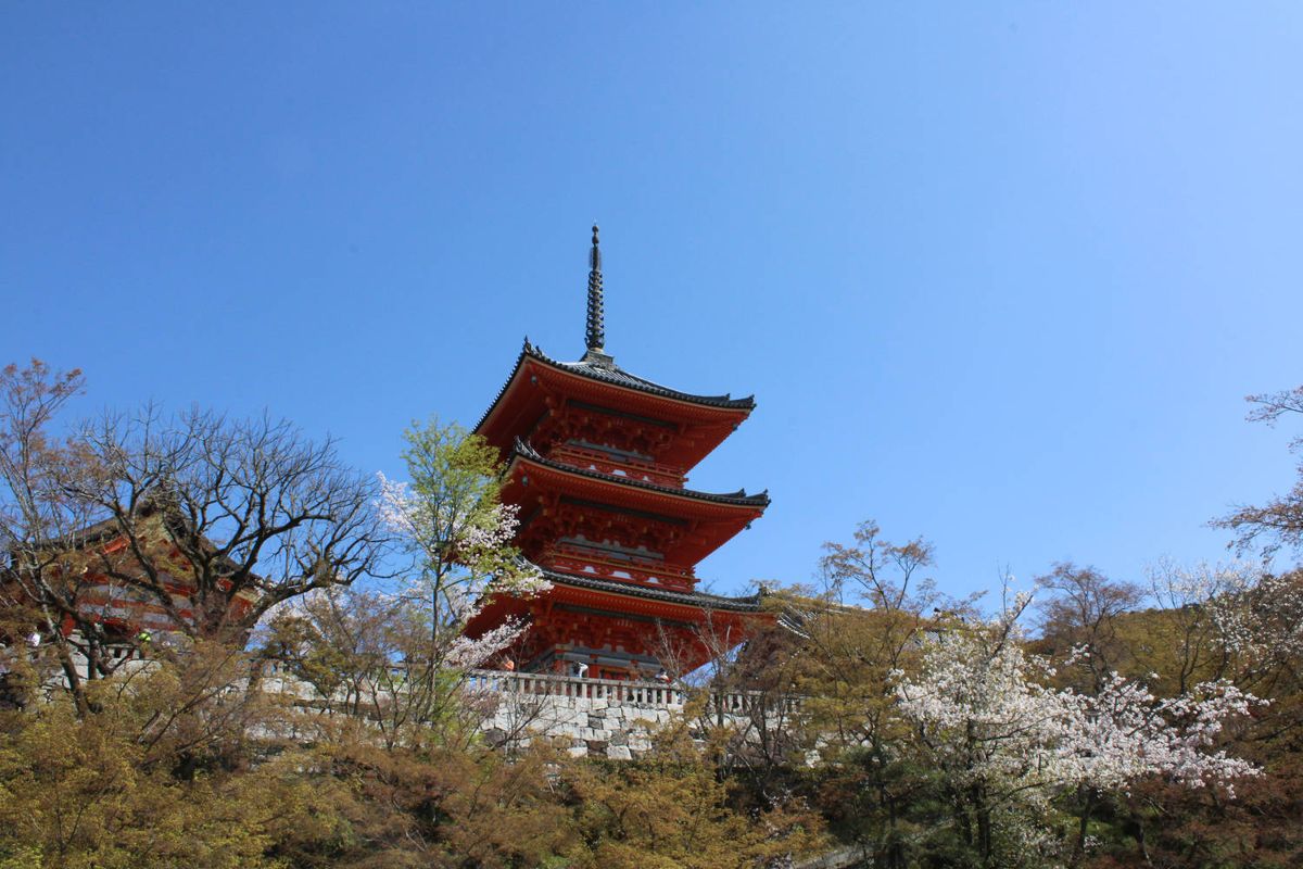 A red three-story pagoda