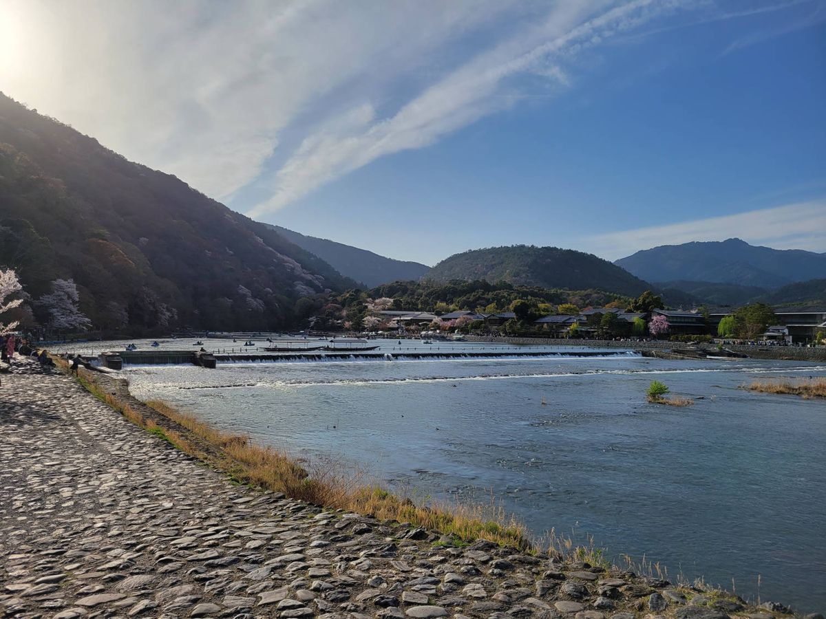 The river and the mountains