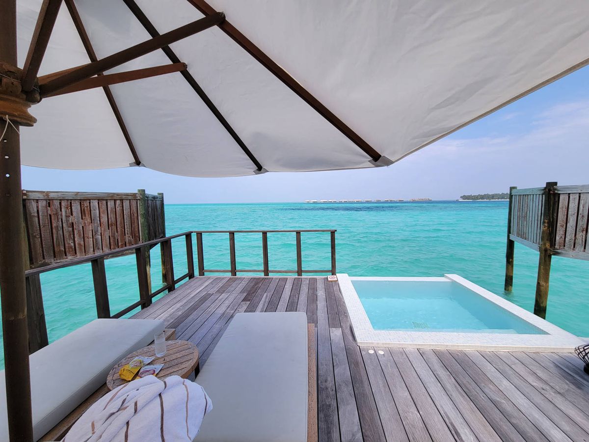 The plunge pool looking out to sea