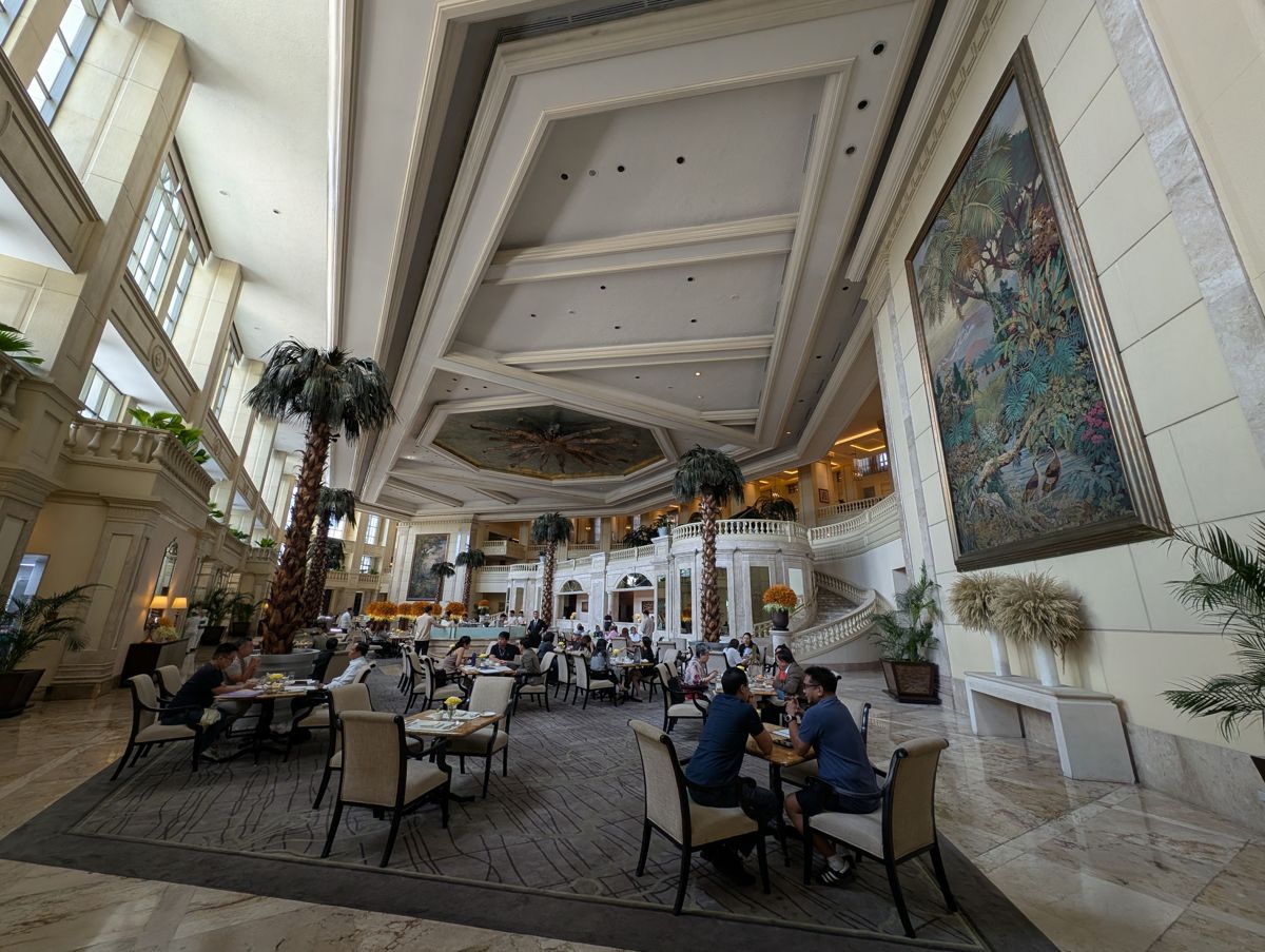 Breakfast in the lobby