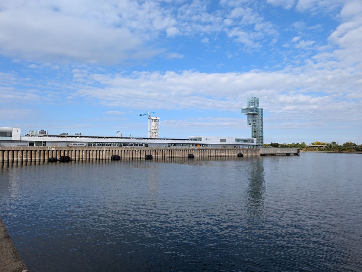 The cruise terminal and its glass observation tower