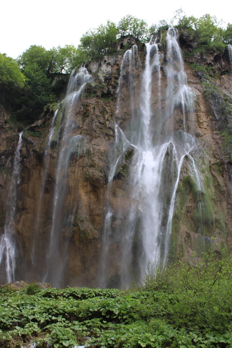 The tall waterfall up close