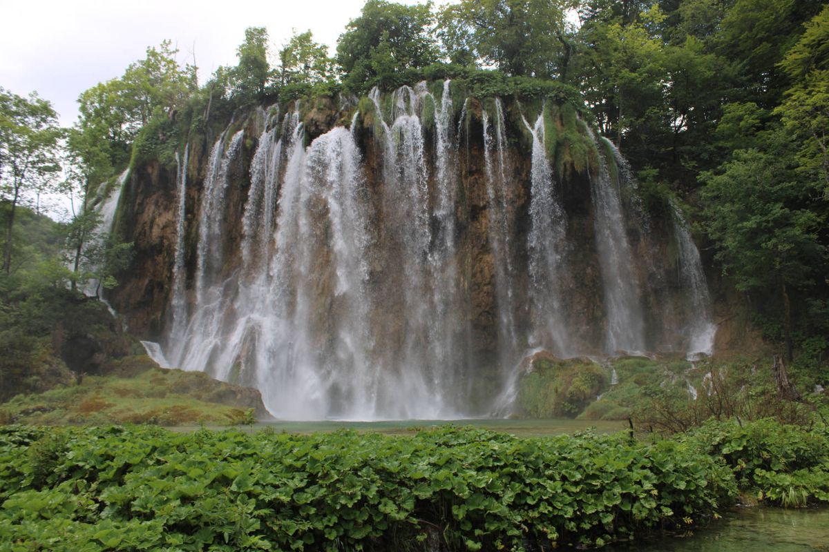 A curtain of falls