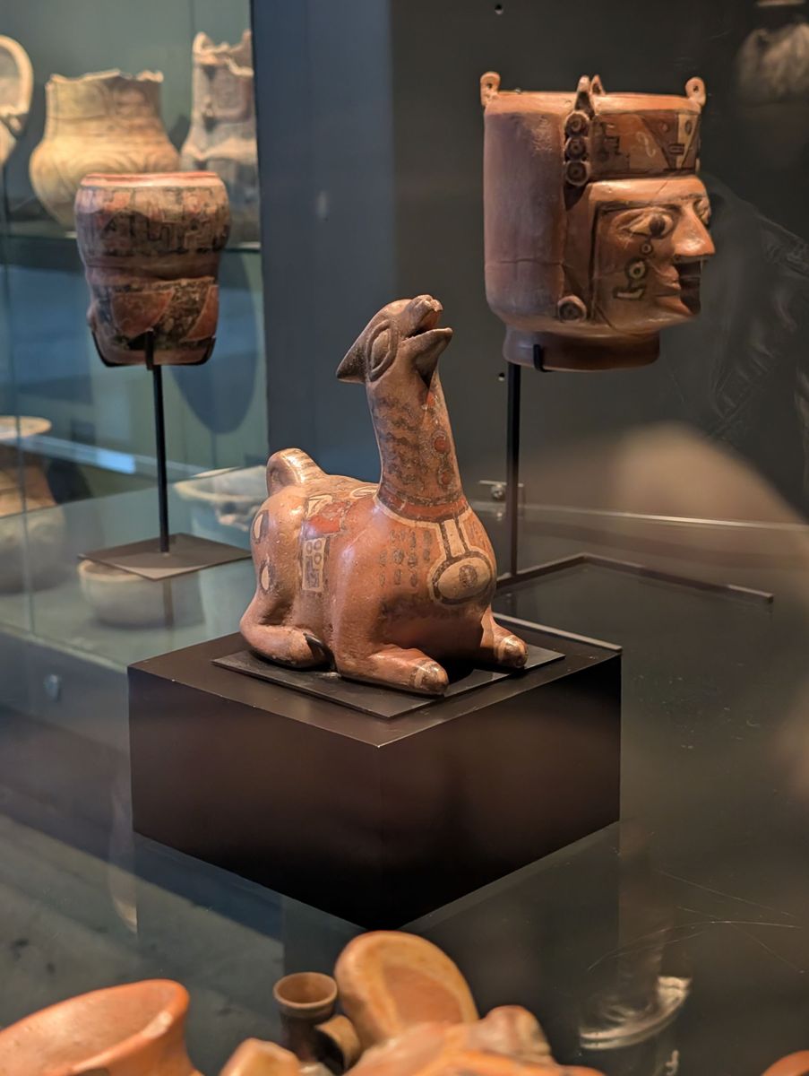 A kneeling llama vessel