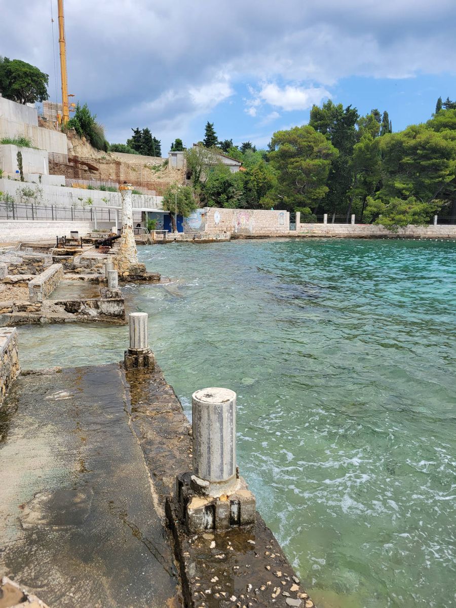 The water up around the column