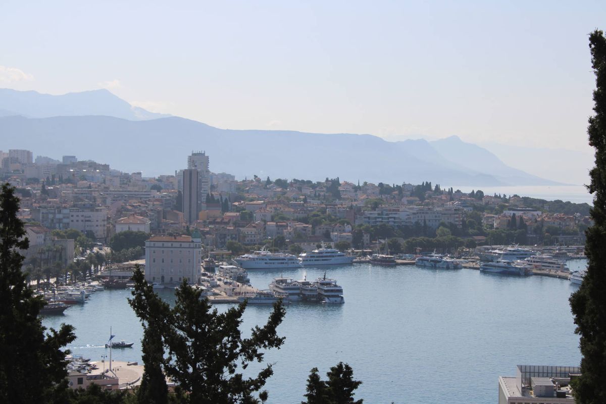 The harbor and the mountains