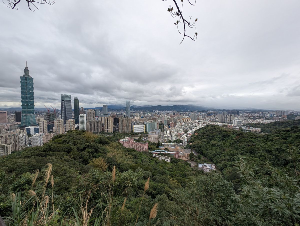 The city out to the mountains